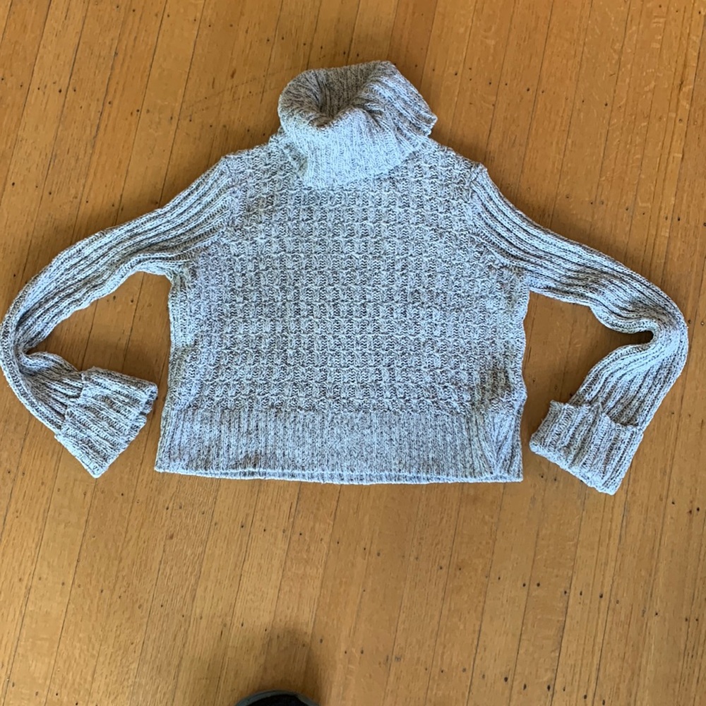 Free People super cute cropped chunky turtleneck, cotton poly
